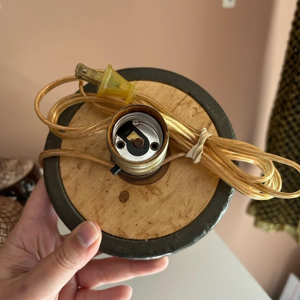 Vintage Bobbin Spindle Thread Sewing Lamp